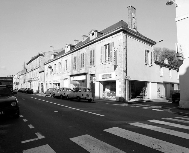 Ancien hôtel de voyageurs 49-51bis, rue de la République.