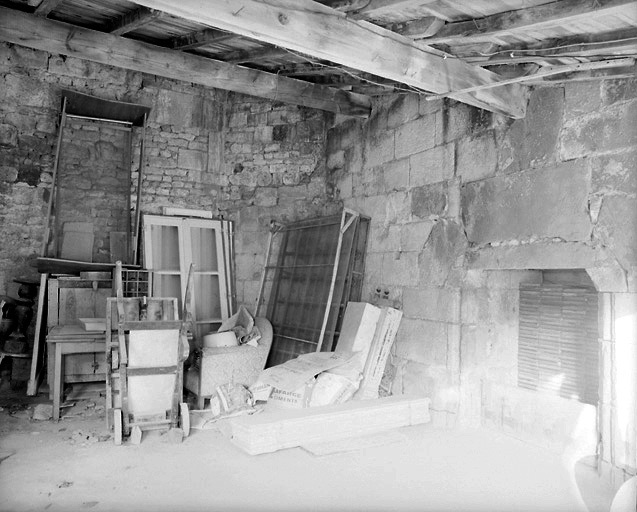 Vestiges de la chapelle : partie conservée de la façade ouest.