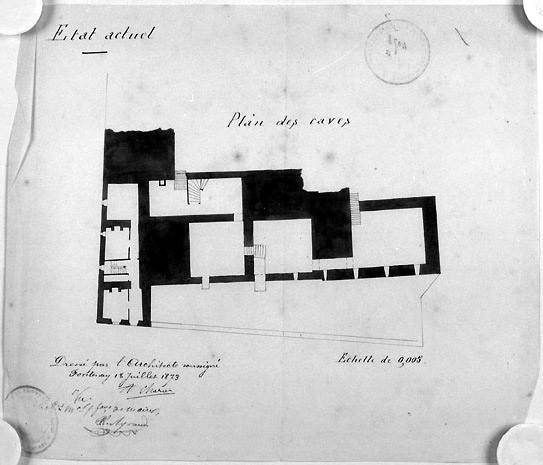 Plan du sous-sol de la 'maison Brisson', au 1/200e, signé et daté A.Charier, le 18 juillet 1873 (A.C. Fontenay-le-Comte, 2 O 7).