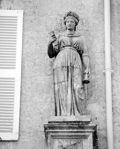 Statue de Clio.