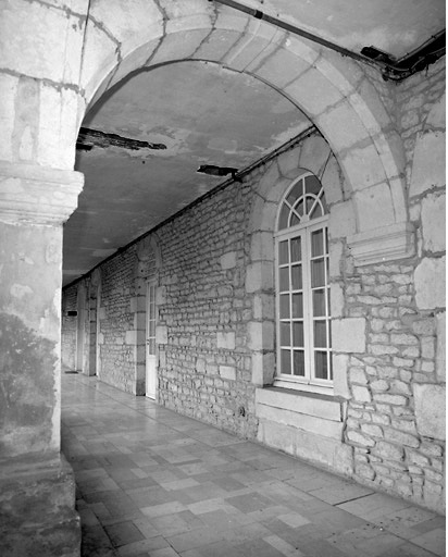 Vue de la galerie sud du cloître.