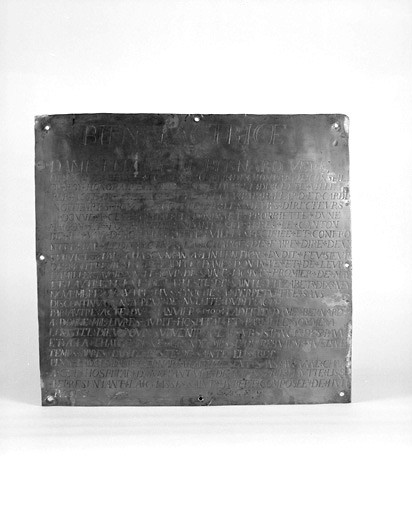 Inscription commémorative gravée sur une plaque de cuivre et portant la date 1700.