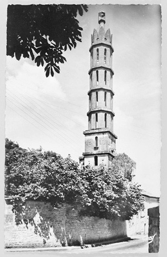 Vue de la tour au milieu du XXe siècle. Carte postale ancienne.