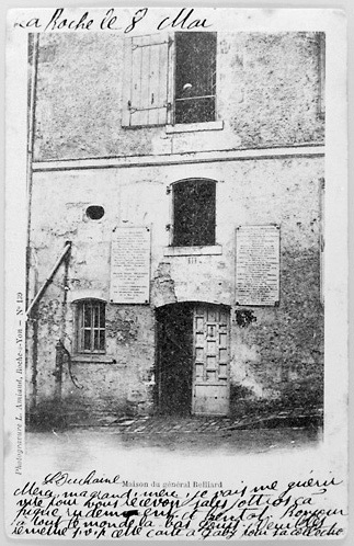 Détail de la façade de la maison au début du siècle. Carte postale ancienne.