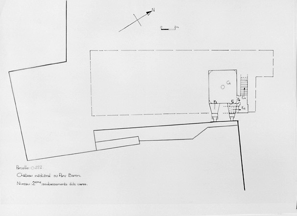 Bâtiment qualifié de 'ruiné' sur le plan Masse, en 1720 (lettre D) : plan du deuxième niveau de soubassement, au 1/100e, par Géraldine Métayer, en 1996.