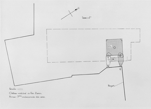 Bâtiment qualifié de 'ruiné' sur le plan Masse, en 1720 (lettre D) : plan du troisième niveau de soubassement, au 1/100e, par Géraldine Métayer, en 1996.