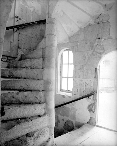 Vue prise du premier étage de l'escalier du n°22, vers l'arrière de la maison.