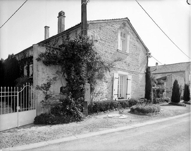 Le logis vu du nord.