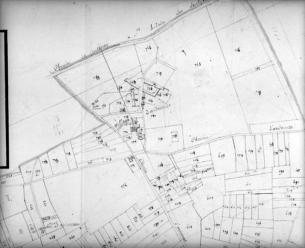 Commune de Charzais, rattachée à la commune de Fontenay-le-Comte en 1967. Plan cadastral de 1810, section C au 1/2500e, détail du village d'Ardennes.