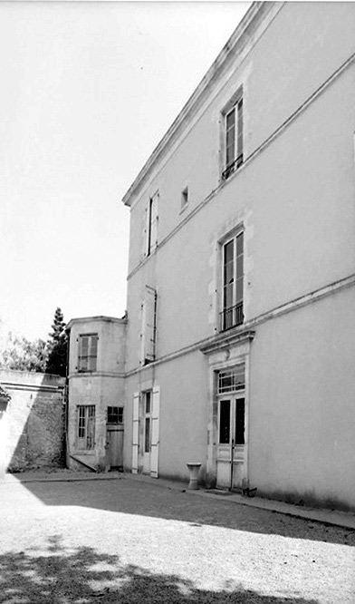 Vue de l'arrière de la maison.