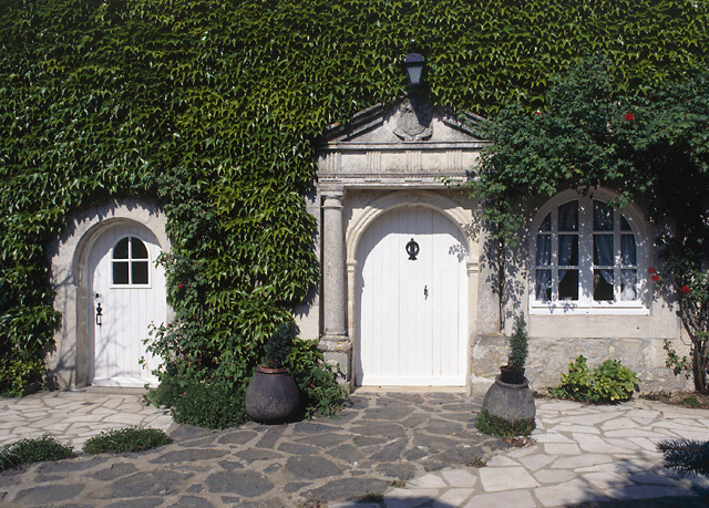 Détail de la façade sud-ouest du logis.