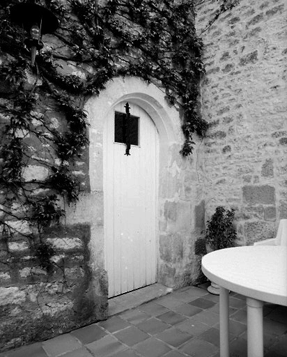 Porte, près de la rue, de la façade sur cour du bâtiment sud-ouest.