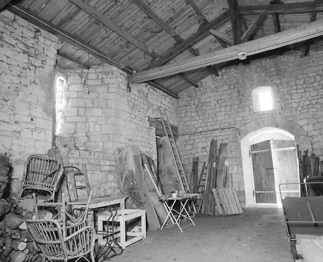 Intérieur de la chapelle. Vue prise en direction de l'entrée.