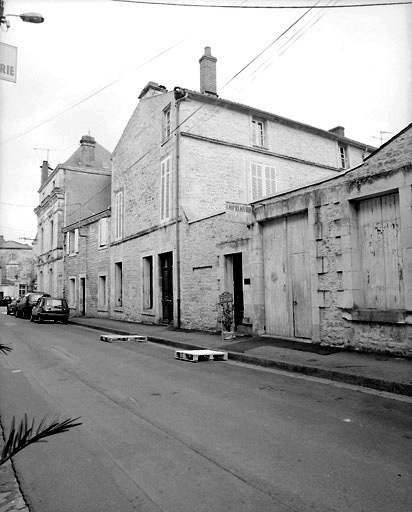 Vue prise de la rue Lecomte.