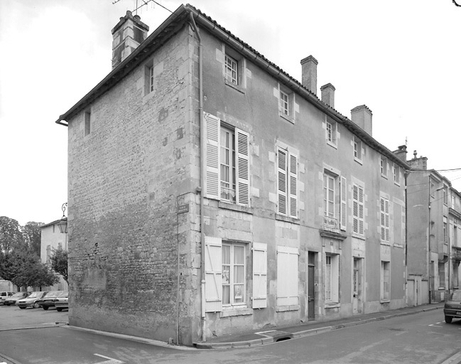 Maison 10-10bis, rue de l'Ancien-Hôpital.