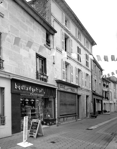 Façade de la maison 52, rue des Loges.