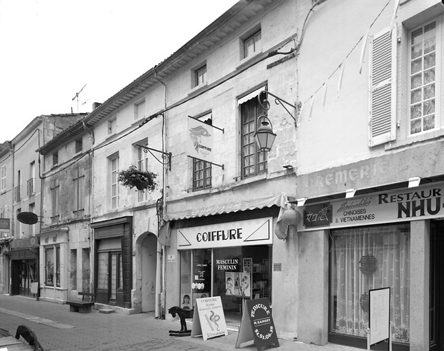 Façade des maisons 25, 27-29 et 31, rue des Loges.