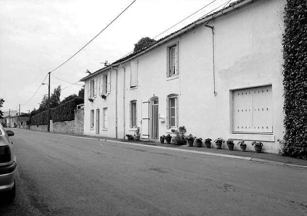 Maison au hameau du Gros-Noyer, 74 chemin départemental n° 65 du Gué-de-Velluire à la Chataigneraie.