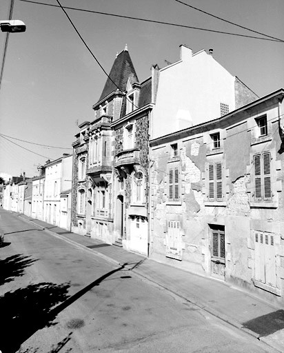 Façade des maisons 41bis et ter, rue Octave de Rochebrune.