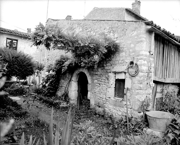 Bâtiment de commun à l'arrière du 25, rue Catinat.