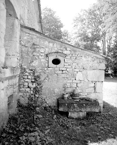 Vue de l'une des porcheries, prise de la basse-cour (cf. clichés 97 85 844 X et 849 X).