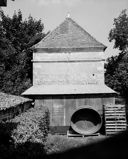 Façade nord-est du pigeonnier.