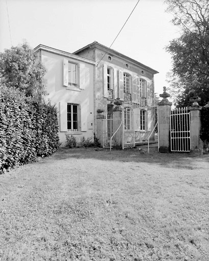 Façade latérale nord-ouest de la maison.