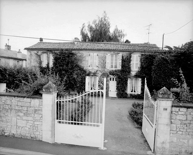 Maison 'Bellevue', 57 rue de la Villa gallo-romaine, à Saint-Médard-des-Prés.