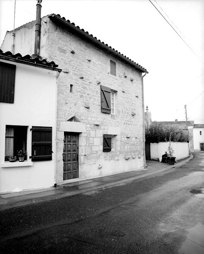 Maison rue du vieux puits, à Biossais.