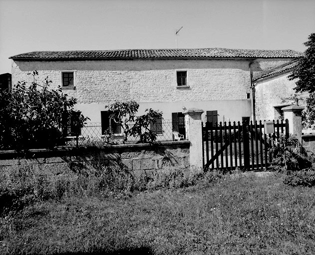 Façade sud-est du logis.