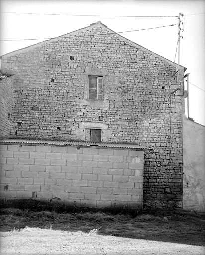 Pignon nord-est du logis.