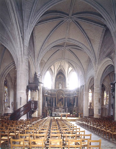 Vue d'ensemble prise de l'entrée.