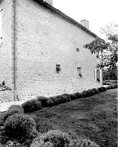 La façade nord-ouest de la maison