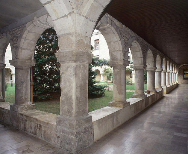 Couvent de tertiaires régulières franciscaines, puis hôpital