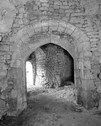 Structure à l'extrémité de l'impasse Mouillebert. Vue prise du fond en direction du sud (impasse).