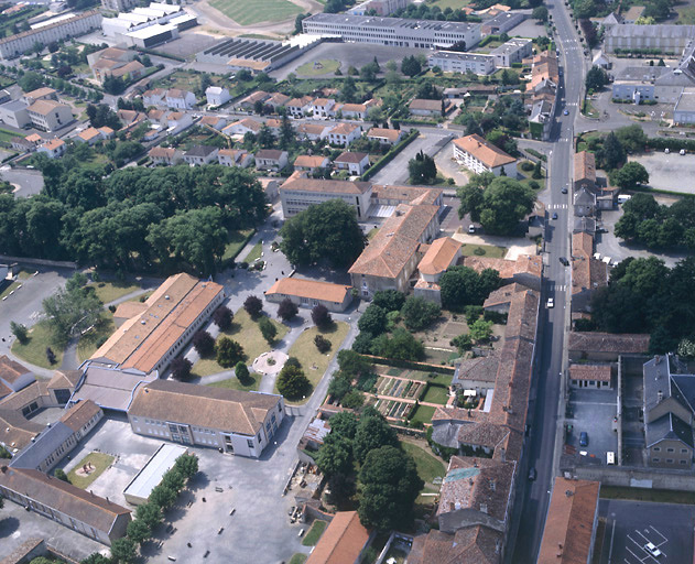 Vue aérienne d'une partie de la rue Rabelais.