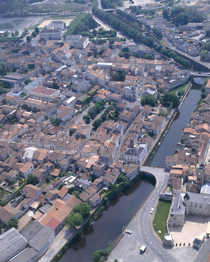 Vue aérienne montrant le pont des Sardines et la partie ouest des Loges.