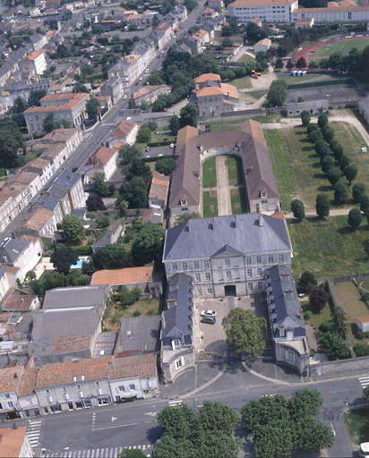 Vue aérienne prise de l'ouest..