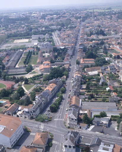 Vue aérienne prise de la gare en direction de la place Viète.