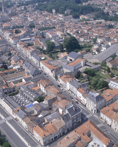 Vue aérienne partielle de la rue de la République.