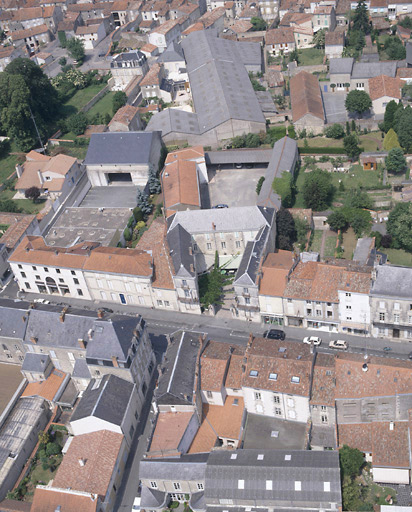 Vue aérienne de l'hôtel de Fontarabie, rue de la République.