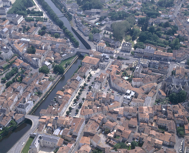 Vue aérienne de la partie est de la cité.