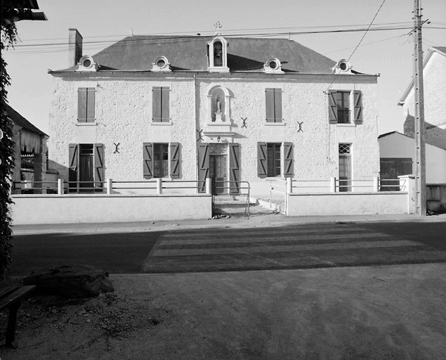 Façade sur rue.
