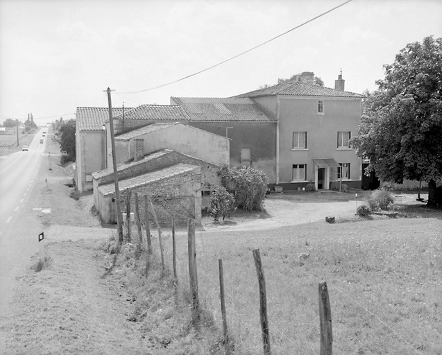 Vue prise du nord-ouest.