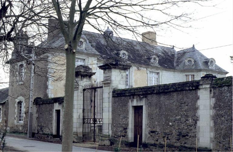 Vue d'ensemble depuis la rue.