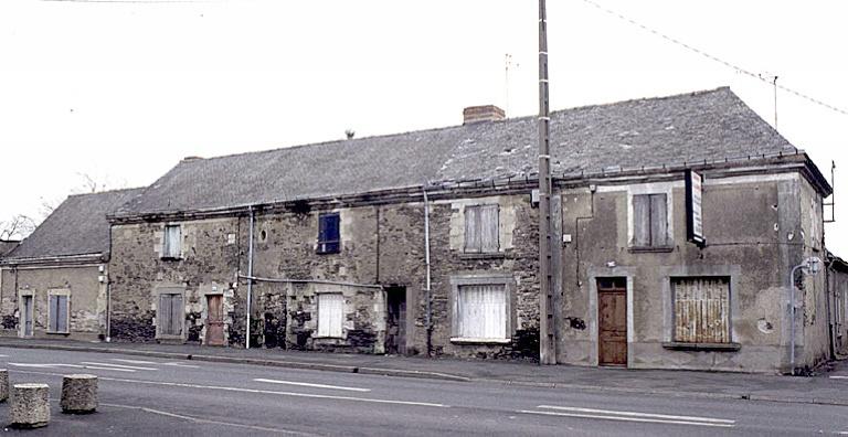 Vue d'ensemble sur rue.