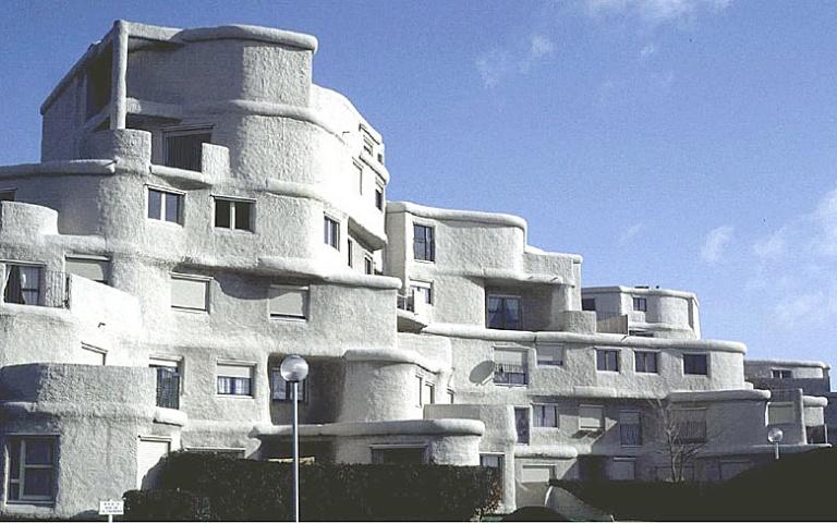 Vue d'ensemble sur rue.