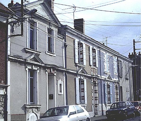 Vue d'ensemble sur rue.
