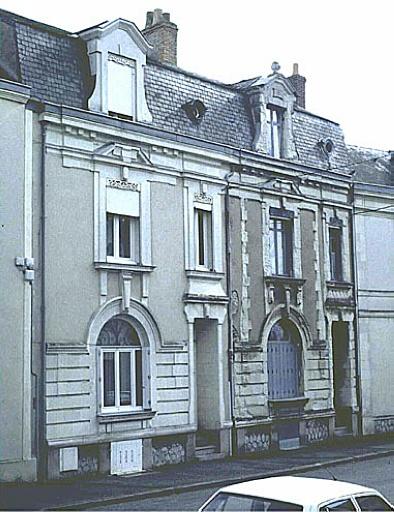 Vue d'ensemble sur rue.