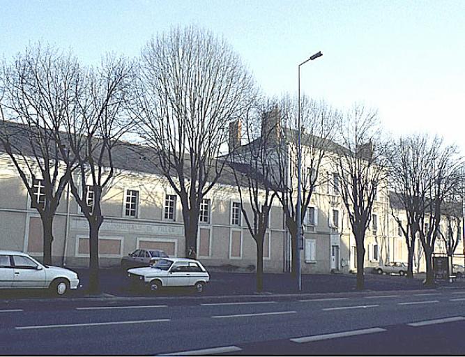 Vue d'ensemble sur rue.